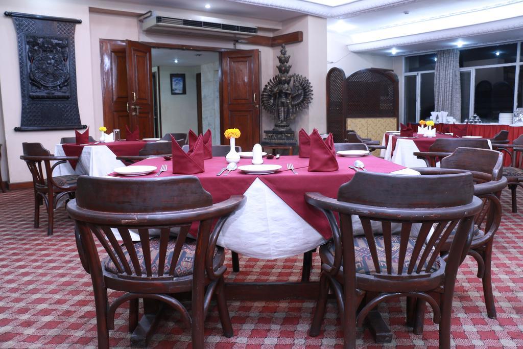 Hotel Mountain Катманду Екстериор снимка