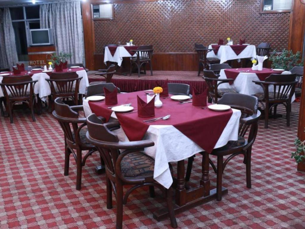 Hotel Mountain Катманду Екстериор снимка