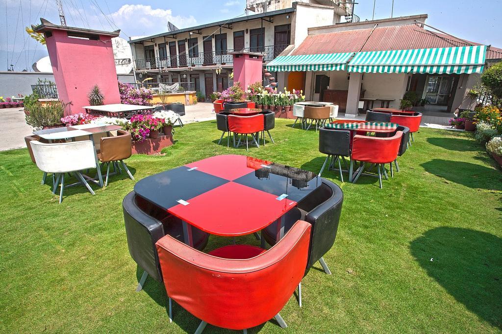 Hotel Mountain Катманду Екстериор снимка